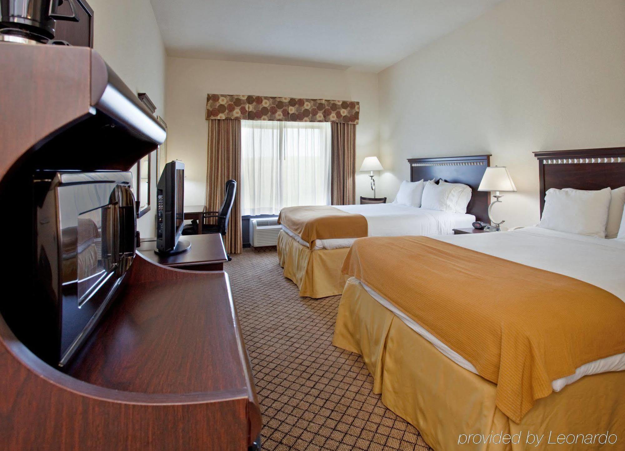 Holiday Inn Express Hotel & Suites Mcpherson, An Ihg Hotel Zimmer foto
