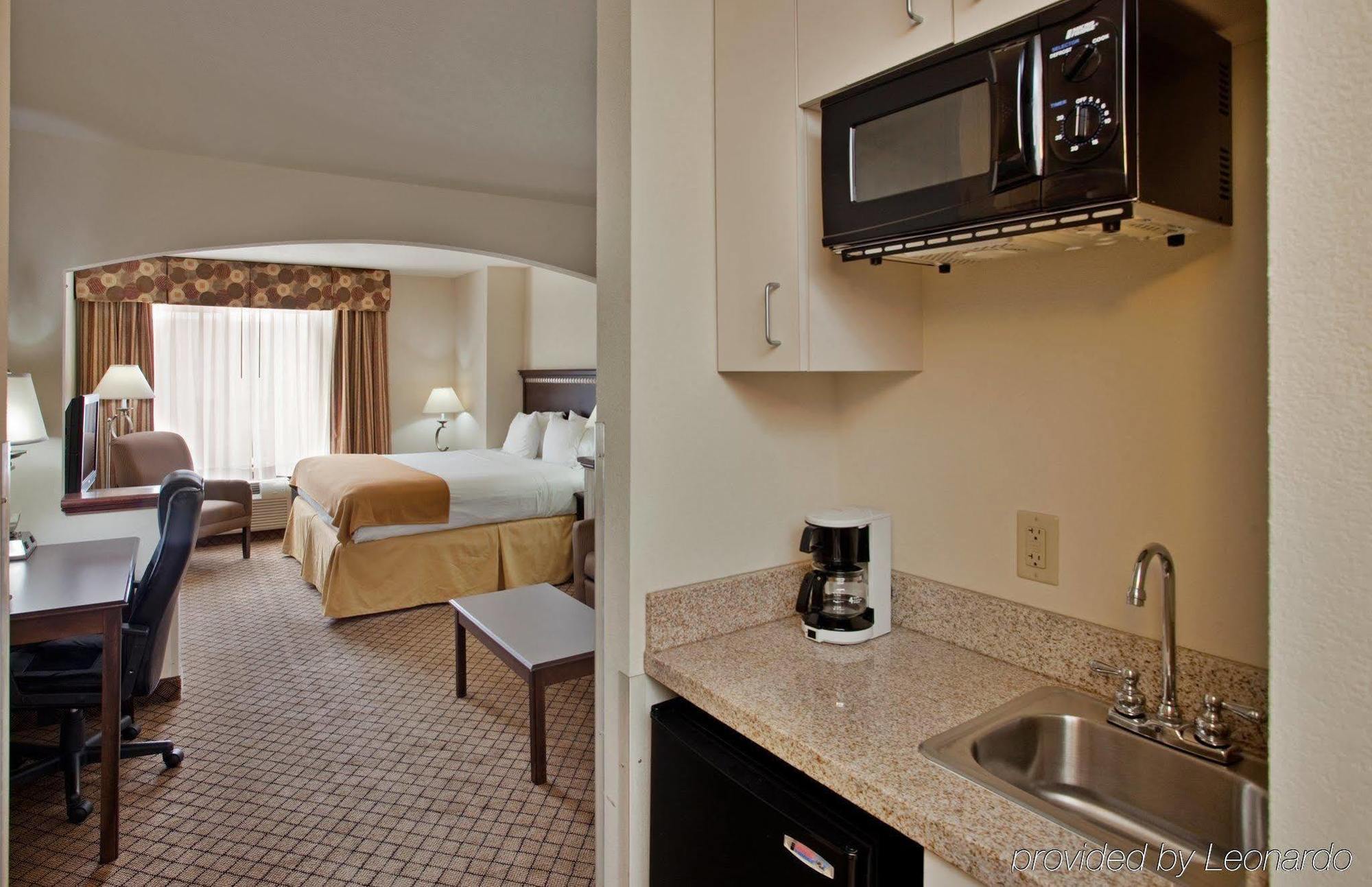 Holiday Inn Express Hotel & Suites Mcpherson By Ihg Zimmer foto